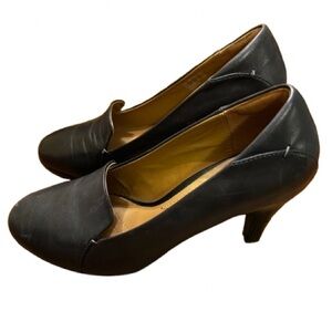 Clark’s Cushioned Comfort Dark Gray Leather Pumps